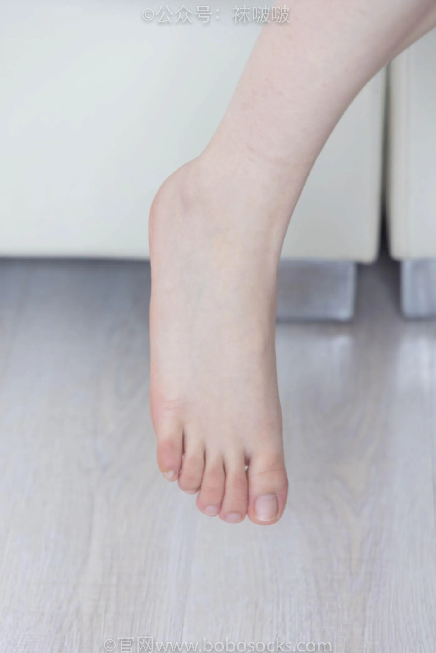 [BoBoSocks袜啵啵]NO.084 苏苏-运动鞋、日常所穿白棉袜、裸足 [140P]插图1